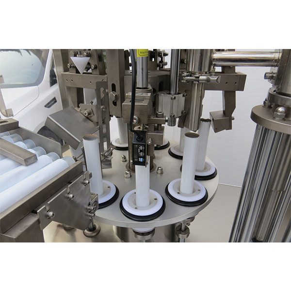 ස්වයංක්රීය සපත්තු ඔප දැමීමේ මෘදු නල පිරවුම් මුද්රා යන්ත්රය