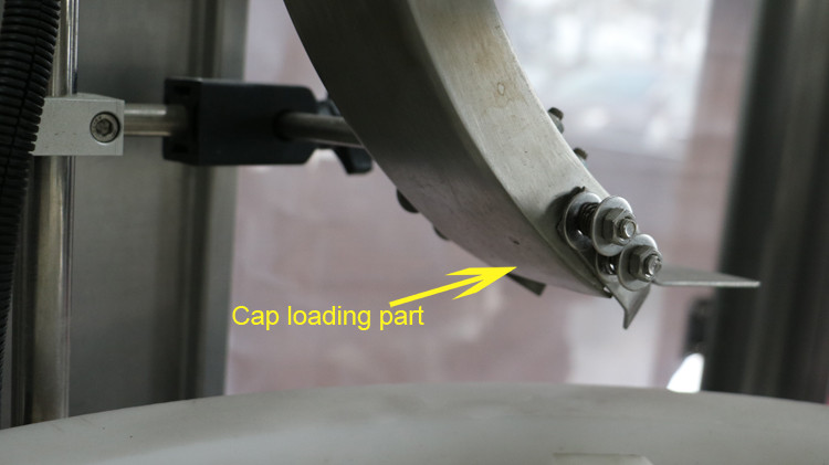 කැප් සීල් කිරීම සහ තරු රෝද ධාවනය සහිත මිලි ලීටර් 500 වටකුරු බෝතල් පිරවුම් යන්ත්රය